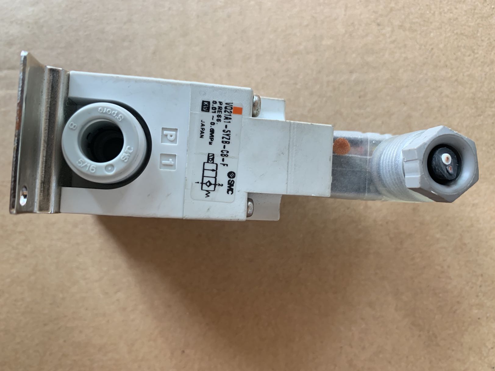 SMC VQ21A1-5YZB-C8-F  VQ21A1-5G-C6-F 电磁阀