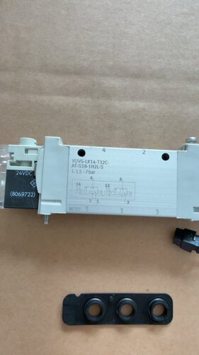 FESTO VUVG-LK14-T32C-AT-G18-1H2L-S 电磁阀 95新