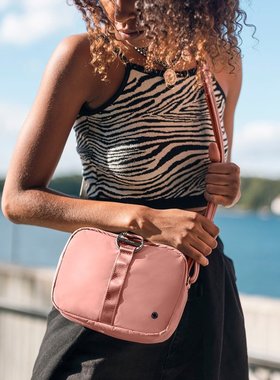 出国旅游防盗单肩包防刀割防盗刷手机小方包澳洲pacsafe逛街休闲