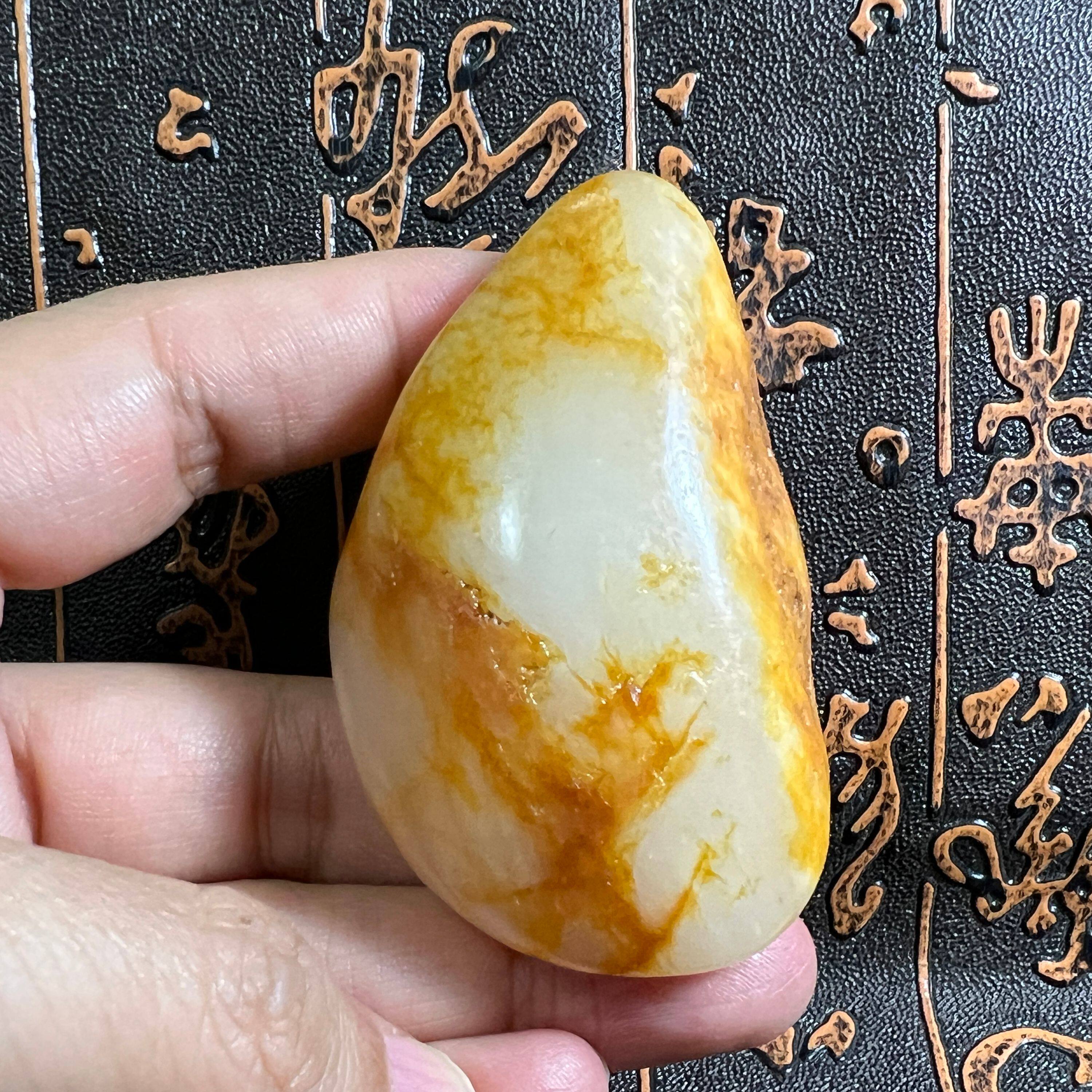 71g新疆和田白玉籽料原石 黄皮白肉天然真皮吊坠把件羊脂玉籽