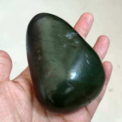 237g新疆和田碧玉籽料原石天然无修独籽一口气真皮油润手把件