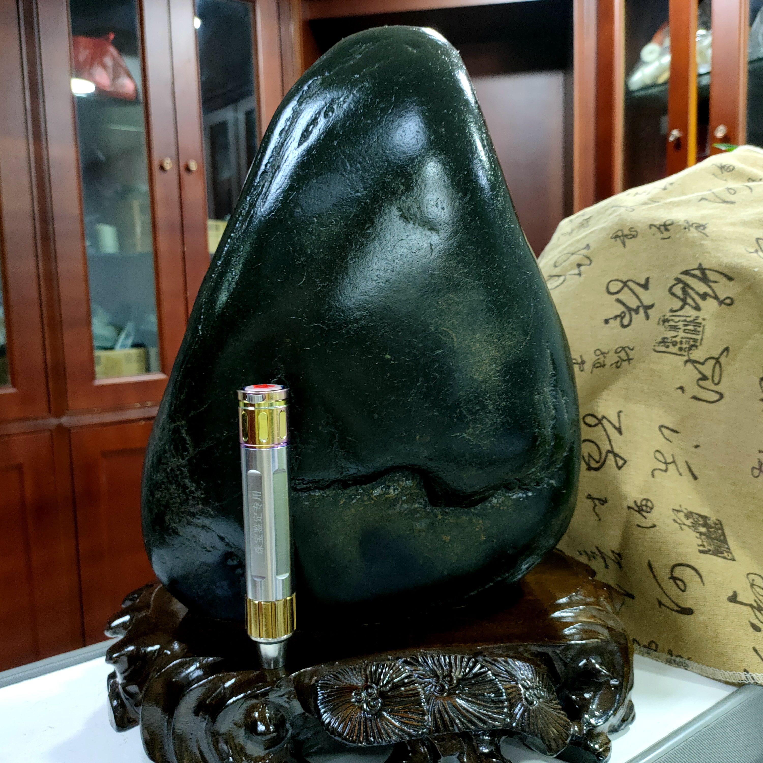 三十二斤天然无修黑青籽料原石新疆和田玉龙河黑青玉大块客厅摆件