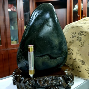 三十二斤天然无修黑青籽料原石新疆和田玉龙河黑青玉大块客厅摆件