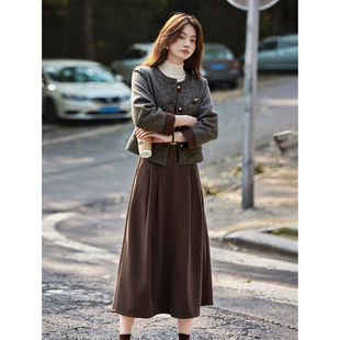 苏醒的乐园绵羊毛呢大衣羽绒服半裙套装2025冬季新款女装两件套