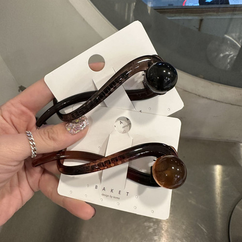 491808韩国东大门Baket亚克力珠珠简约款香蕉夹发夹