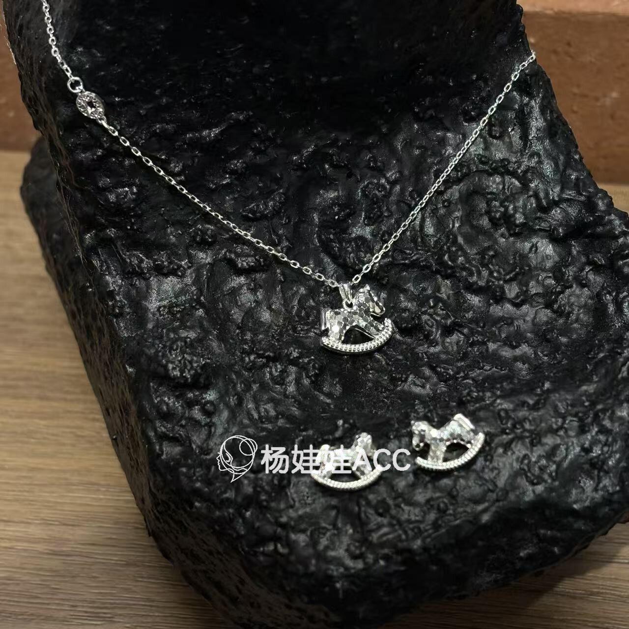 5121625韩国东大门Trois de LEI通体纯银新款小马项链耳钉