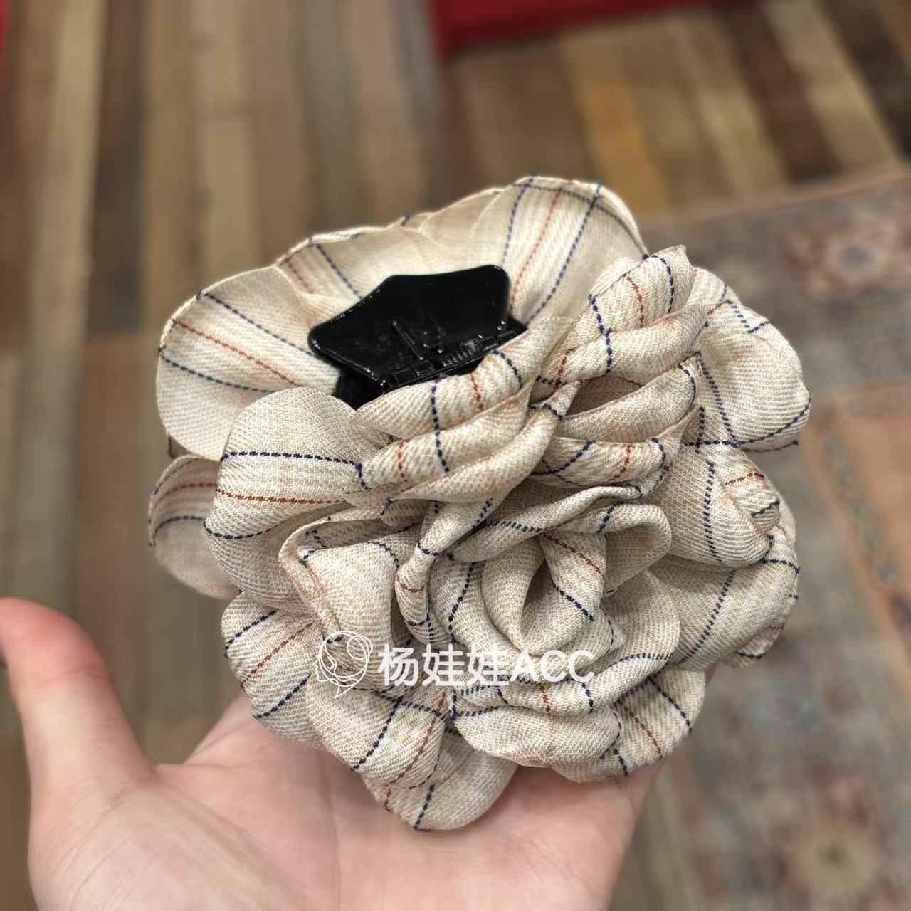 5101319韩国东大门Trois de LEI新款高级感布艺花朵抓夹发夹