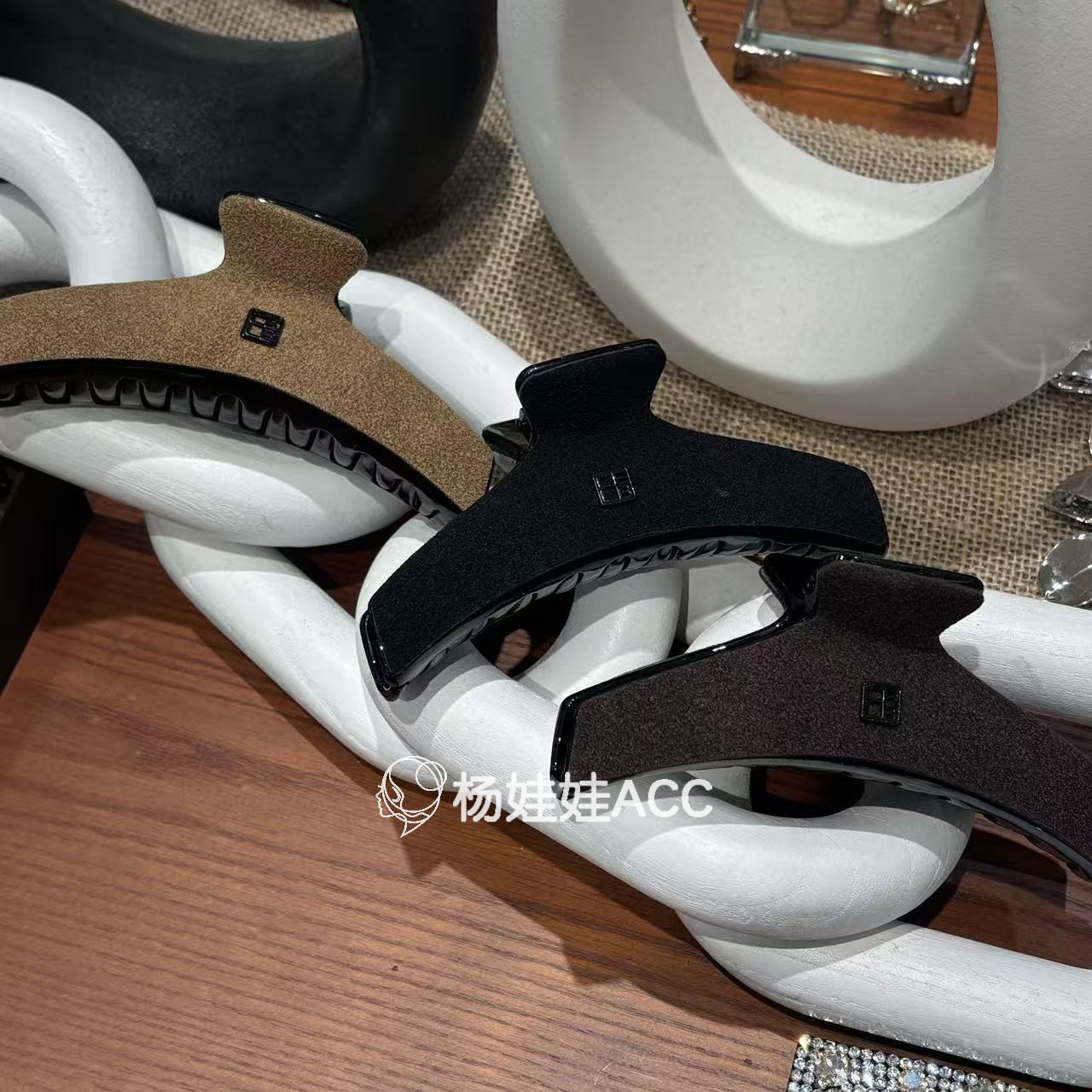 5102915韩国东大门the queen新款高级气质百搭麂皮抓夹