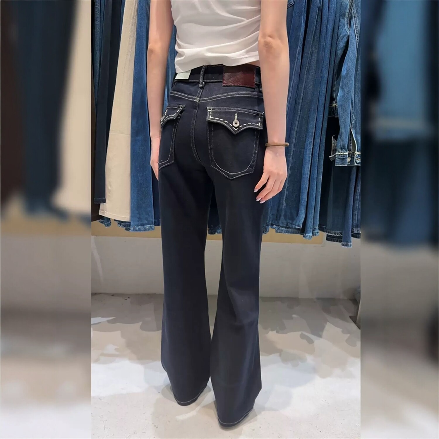 代嘉儿89035直筒微喇牛仔裤女秋款喇叭裤翻盖口袋高腰弹力筒喇裤