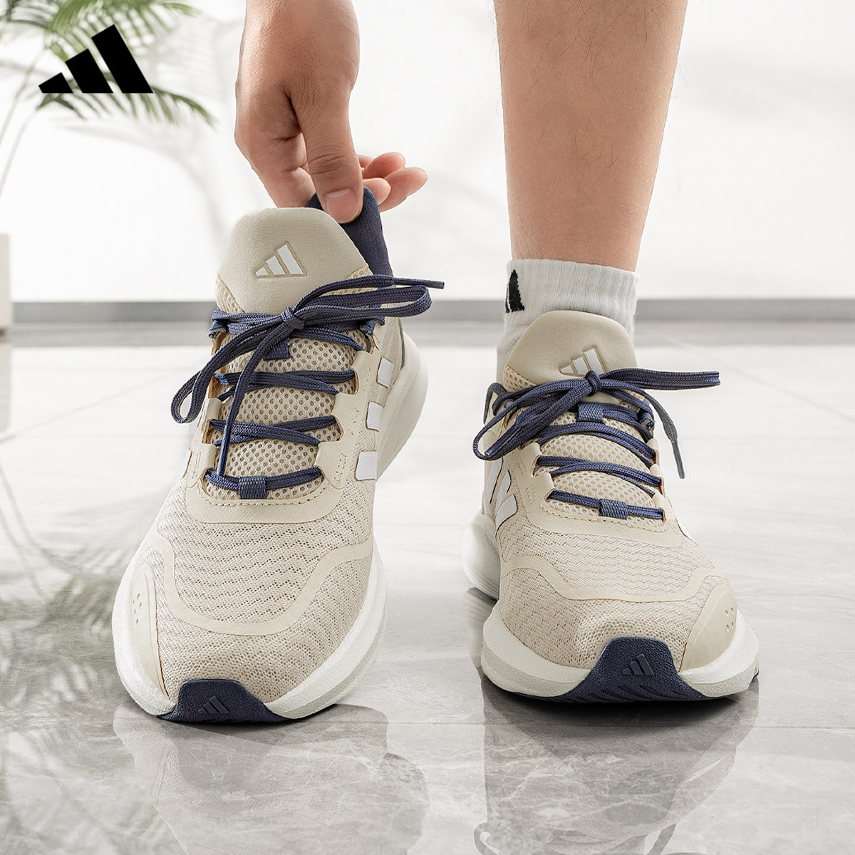 adidas阿迪达斯男鞋官方正品新款网面透气休闲轻运动跑步鞋JP9792