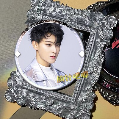 黄子韬周边吧唧同款胸章徽章镭射款明星收藏挂件小礼品定制自制