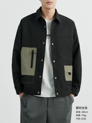 Черная демисезонная трендовая куртка для отдыха, свободный крой