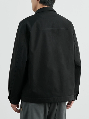 Черная демисезонная трендовая куртка для отдыха, свободный крой