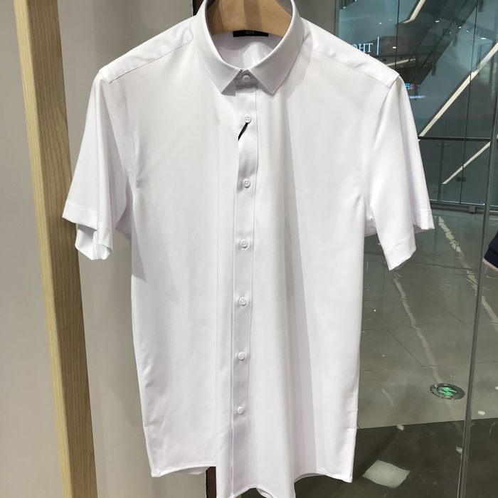 依文男士商务防污防水免烫抗皱白色短袖半袖正装衬衫吊牌价980元