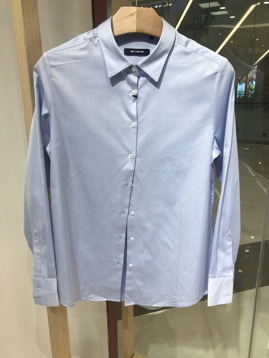 依文正品女装诺丁山商务时尚职业气质女性淡蓝色女衬衫吊牌价1480