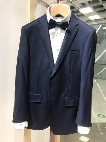 依文男士商务小号特价意大利羊毛REDA150支纱线藏蓝色西服4880元
