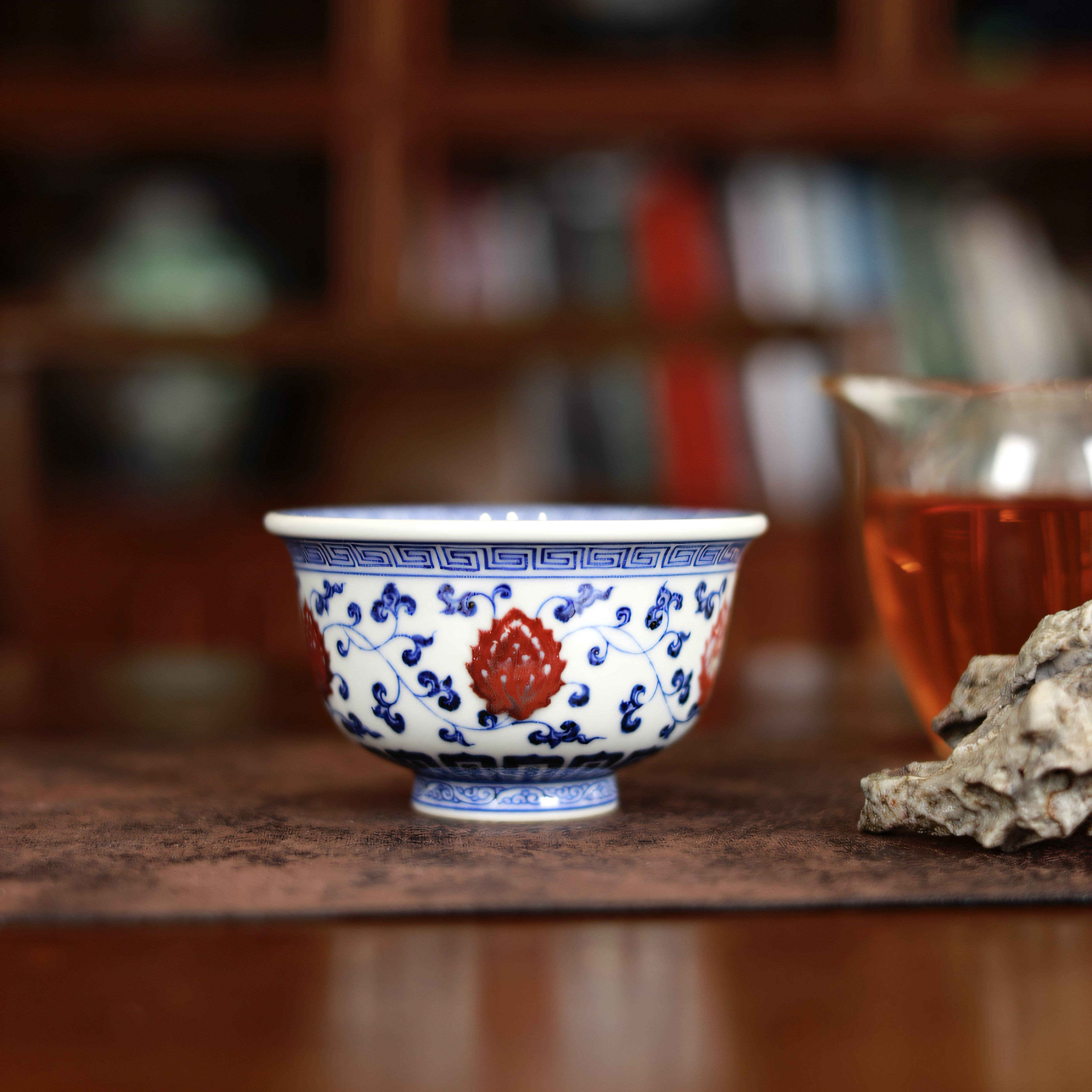 古官青玉青花釉里红牛血红缠枝莲压手杯景德镇陶瓷手绘茶具主人杯