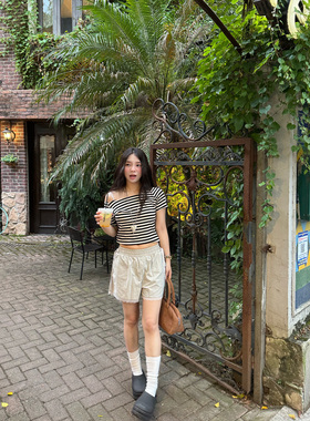 Eve H 7.18 20:00夏日条纹黑白斜边漏肩短袖