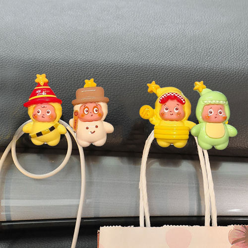 萌趣卡通挂钩车用汽车前排多功能挂钩副驾驶粘钩汽车装饰用品