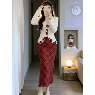 法式温柔风长袖V领花朵提花上衣红色格纹半身裙女秋冬新款两件套