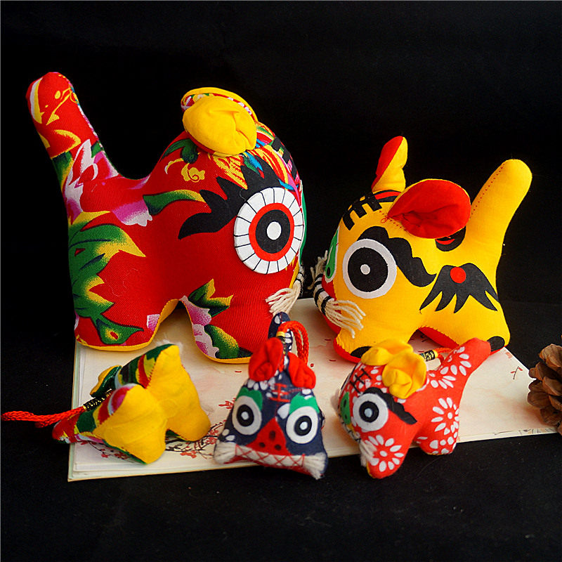 促销 民间布老虎 包挂件玩具 纯手工民间布艺小老虎 车挂 钥匙挂