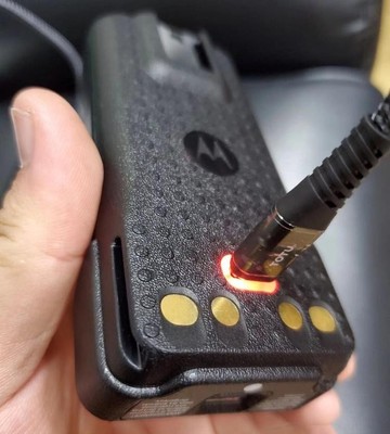 摩托罗拉电池USB充电大容量