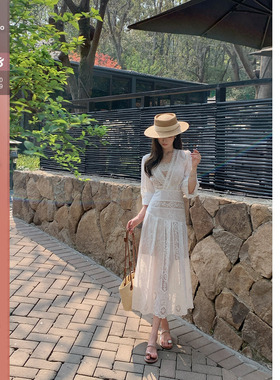佐佐家小个子法式白色绣花拼接蕾丝V领气质裙子夏季女收腰连衣裙
