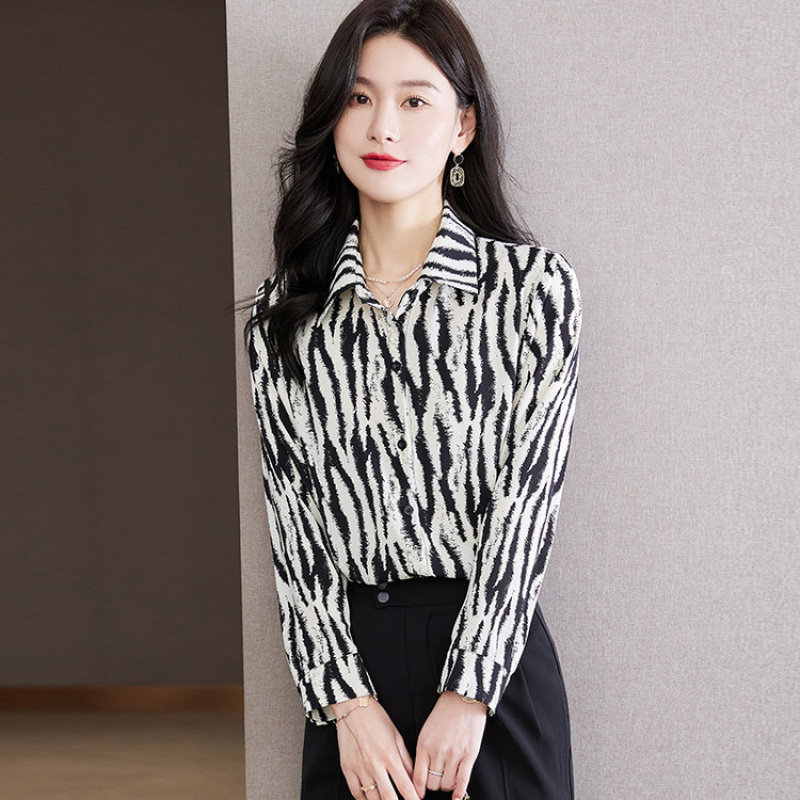 杭州真丝薄款上衣女春秋2025新款宽松桑蚕丝长袖条纹衬衫气质衬衣