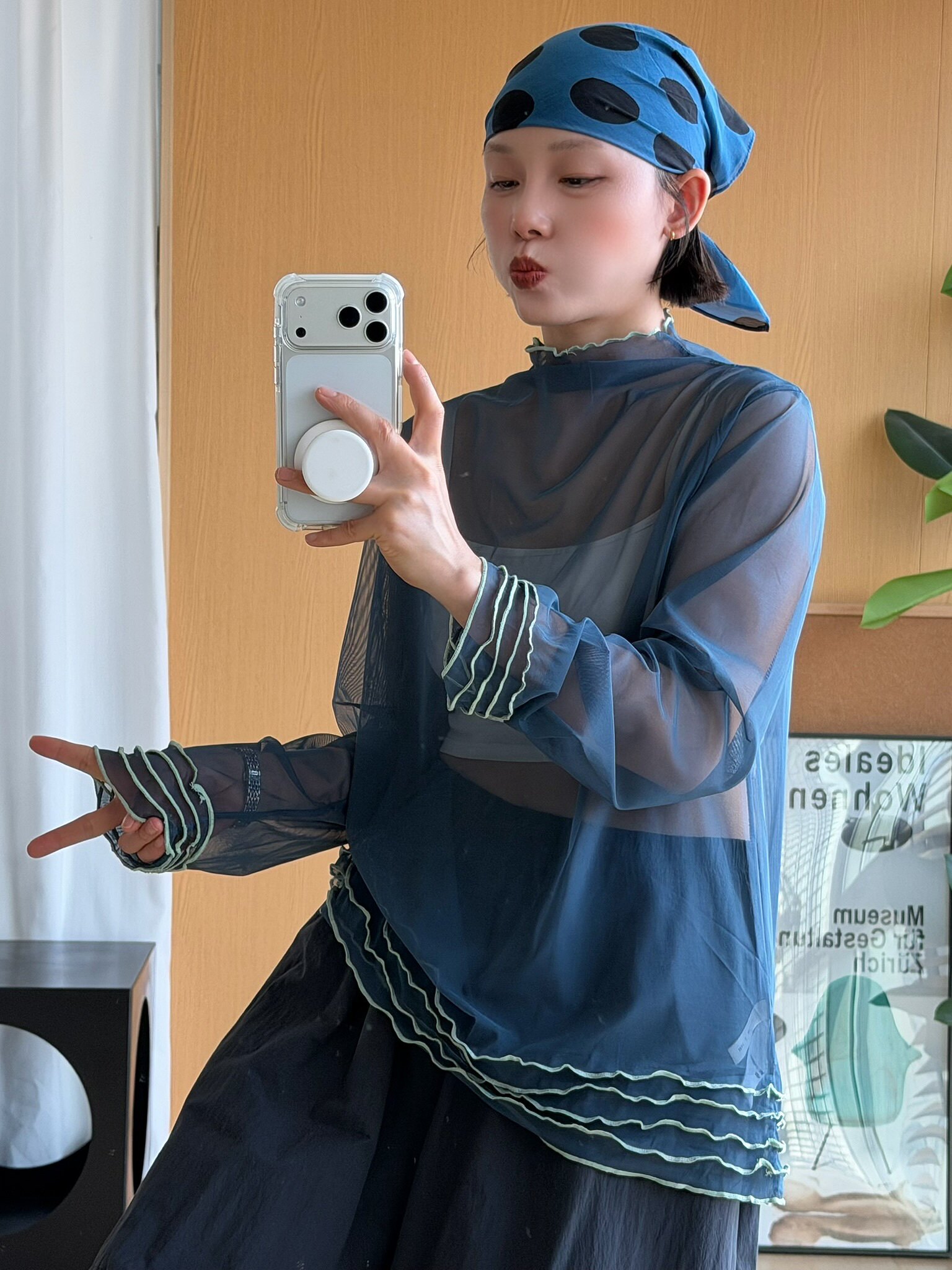 猫姐推荐｜百搭神器～小众显瘦叠穿木耳花边立领透视网纱T打底衫