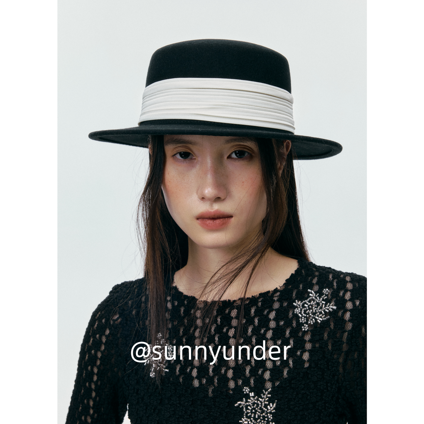 宽折带羊毛呢黑色平顶帽子女秋冬法式复古优雅时髦显脸小礼帽ins