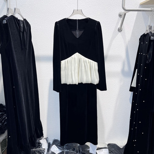 法式丝绒连衣裙女2026春秋新款V领长袖裙子潮流内搭黑色中长裙
