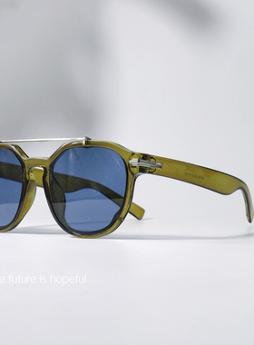 高级感撞色设计蓝色镜片太阳眼镜UV400透明框个性中性太阳眼镜