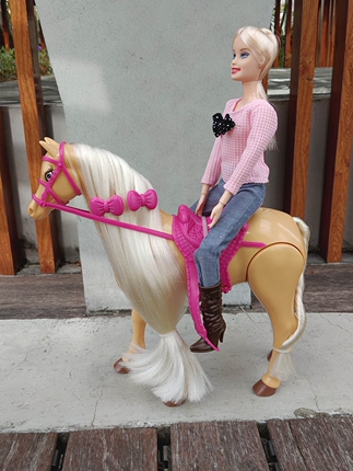 Export Simulation Sound and Light Electric Walking Horse Doll Set with Movable Joints Pretend Play Toy Walkinghorse