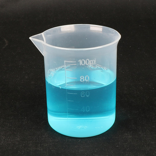100ml塑料量杯带刻度带盖小杯子