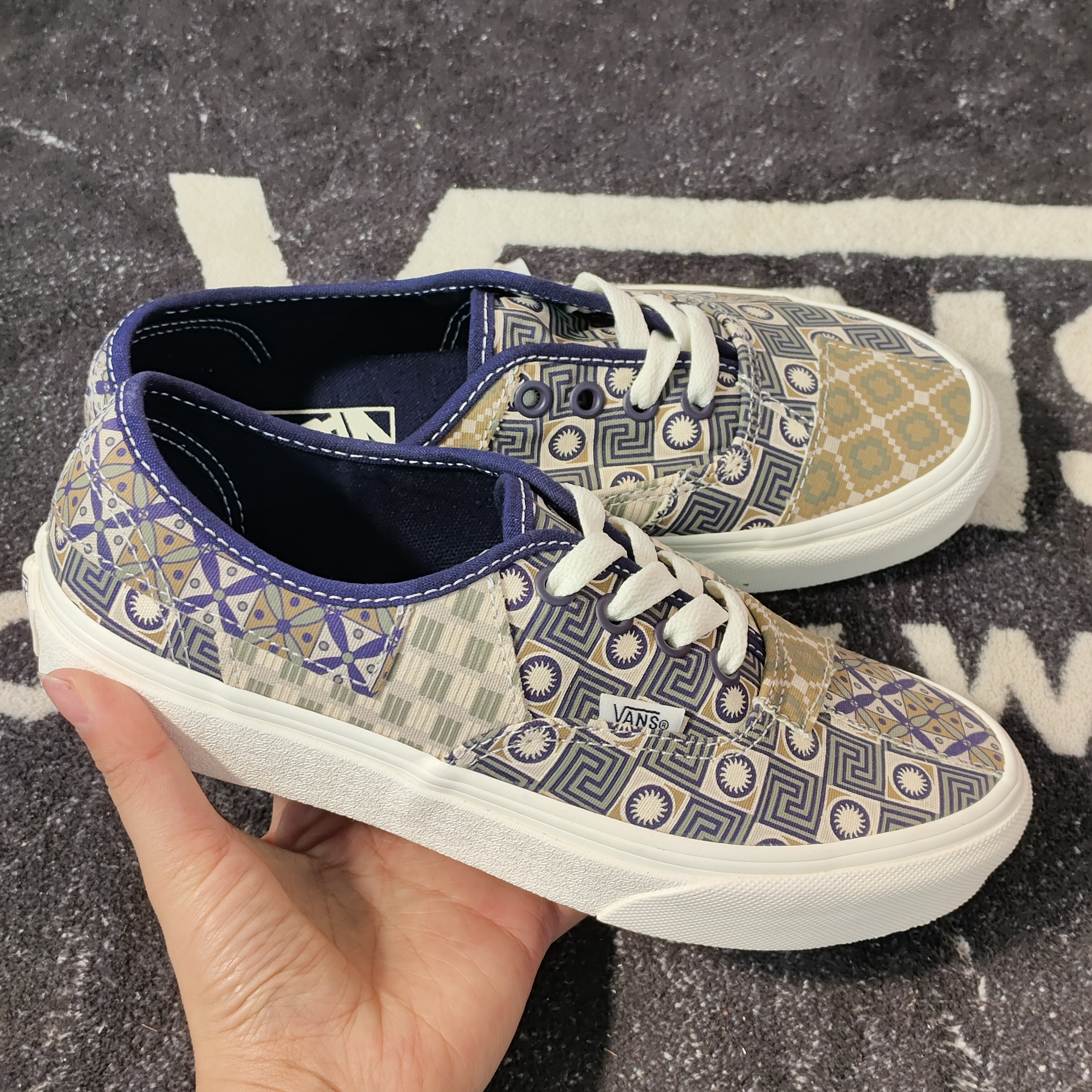 Vans Authentic几何拼布印花低帮休闲板鞋VN0A7Q4ONVY