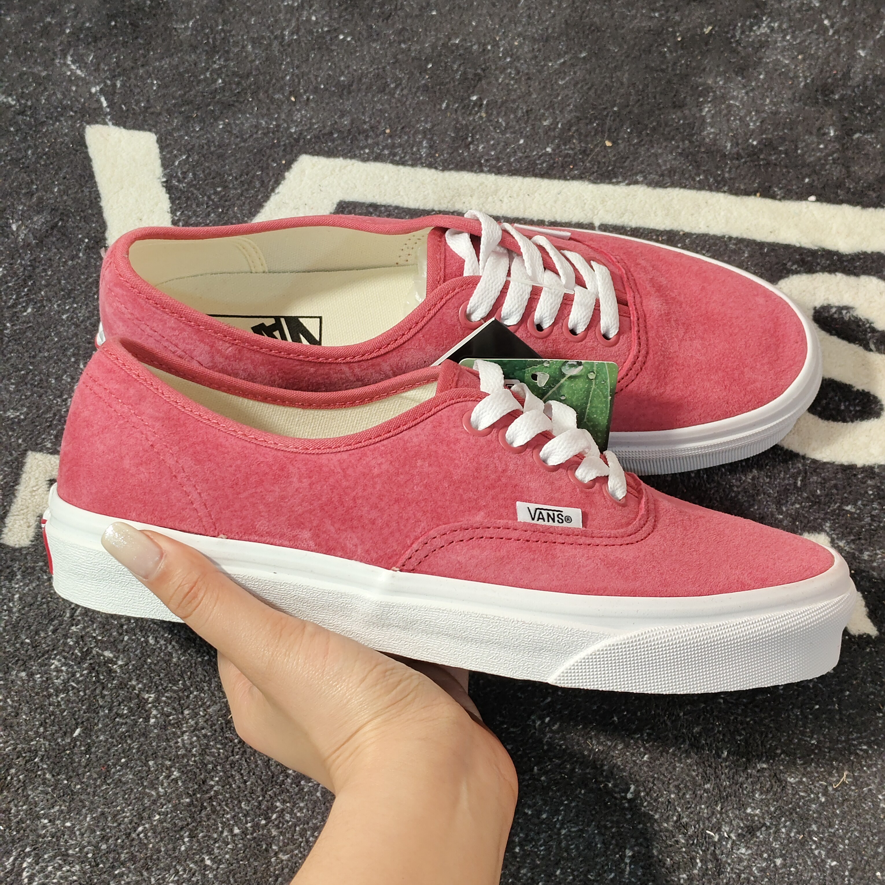 Vans Authentic粉色翻毛低帮休闲板鞋 VN0009PVZLD