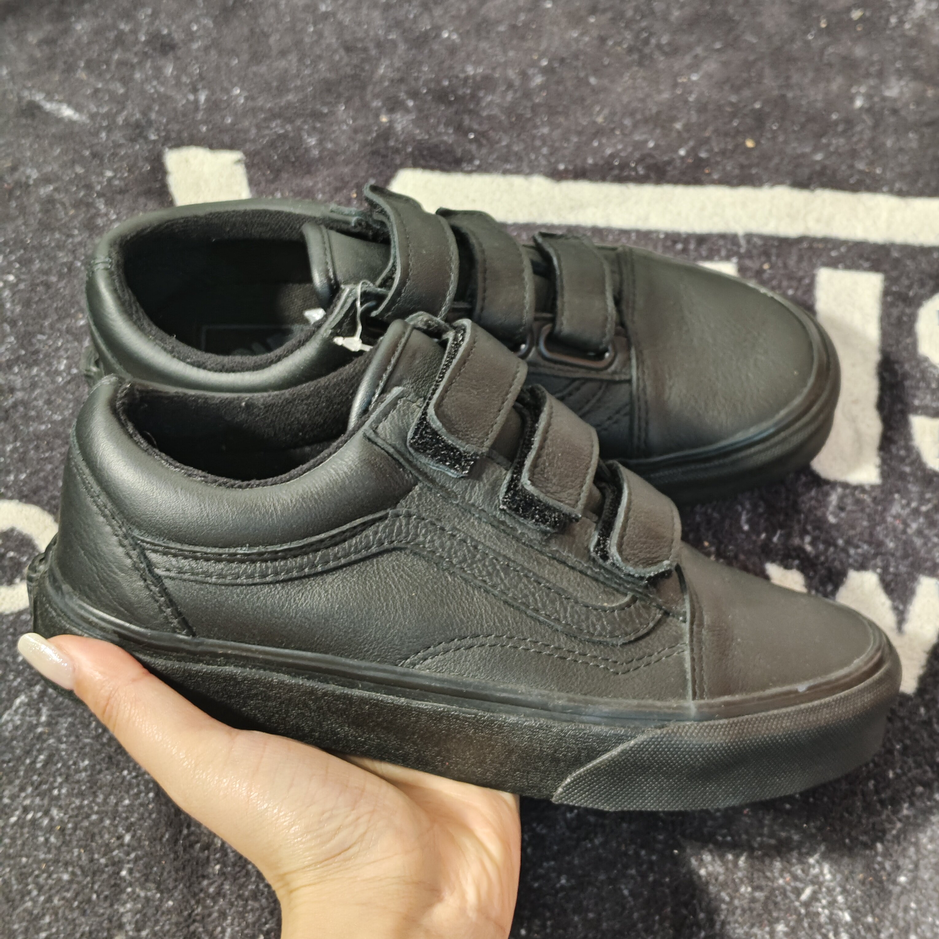 Vans Old Skool V全黑魔术贴低帮休闲板鞋VN0A3D29OOZ