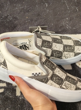 Vans x 联名款 Slip-On漫画印花一脚蹬男女休闲帆布鞋VN0A5FCAAO7