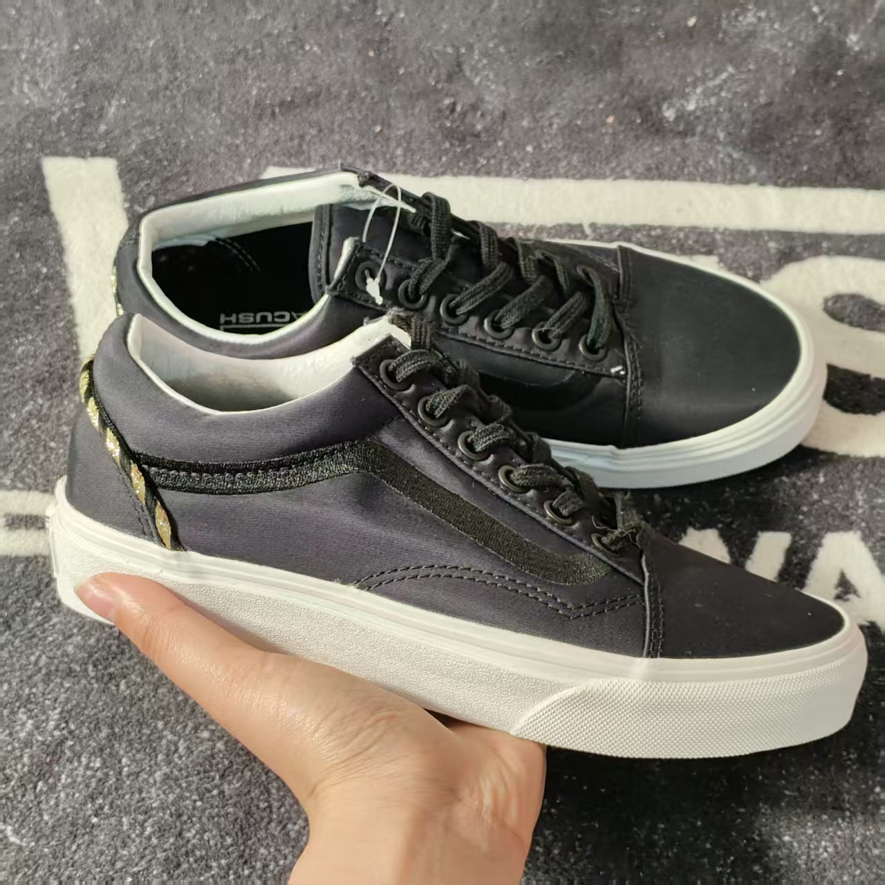 Vans Old Skool黑绸缎黑金织带低帮板鞋男女百搭VN0A38G3QU3