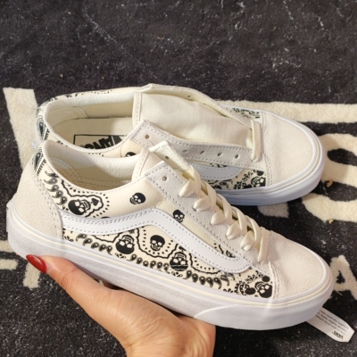 Vans Style 36米白骷髅腰果花低帮板鞋VN0A54F642S男女休闲帆布鞋