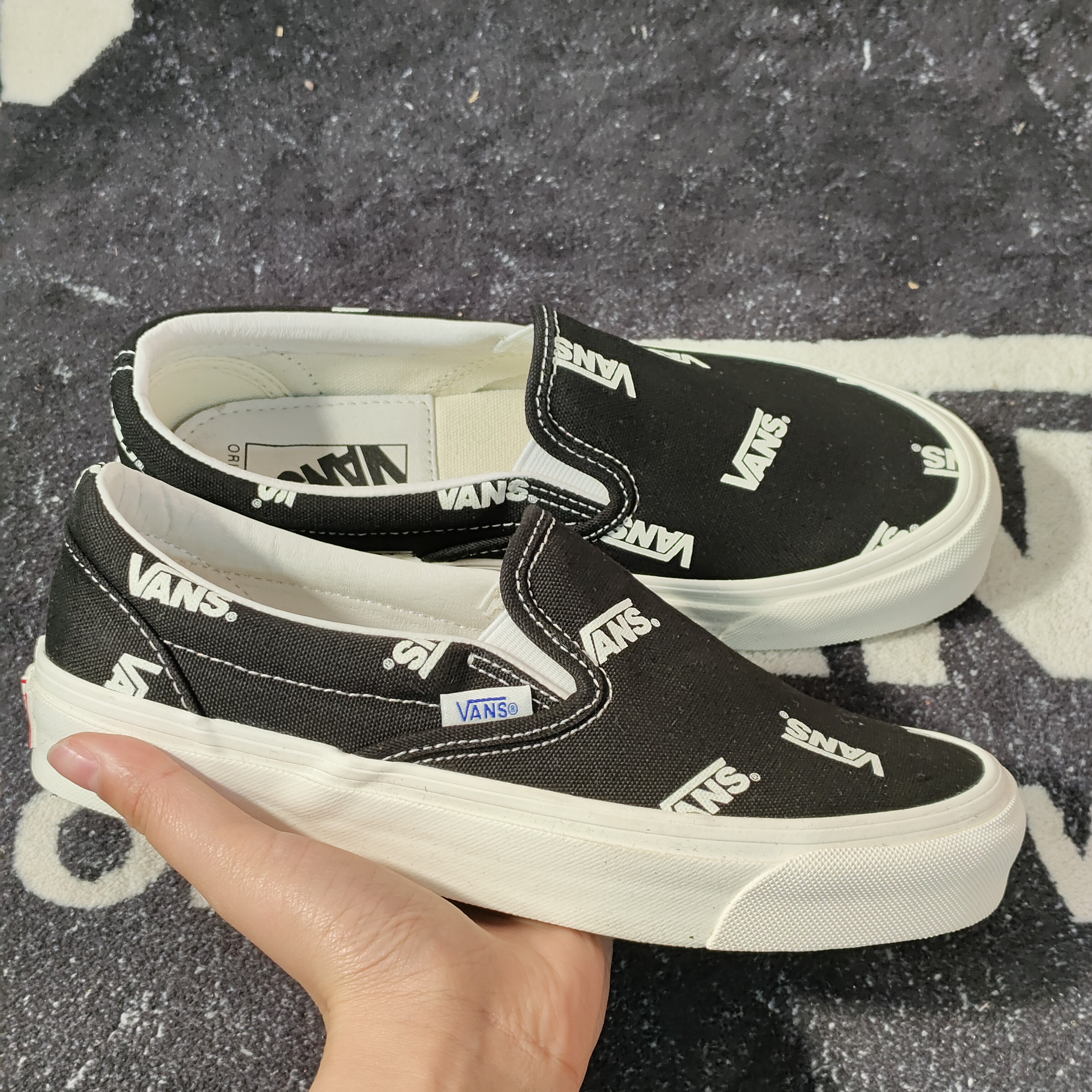 -Vans范斯Slip-On OG黑底满印Logo一脚蹬休闲板鞋VN0A45JKVQE