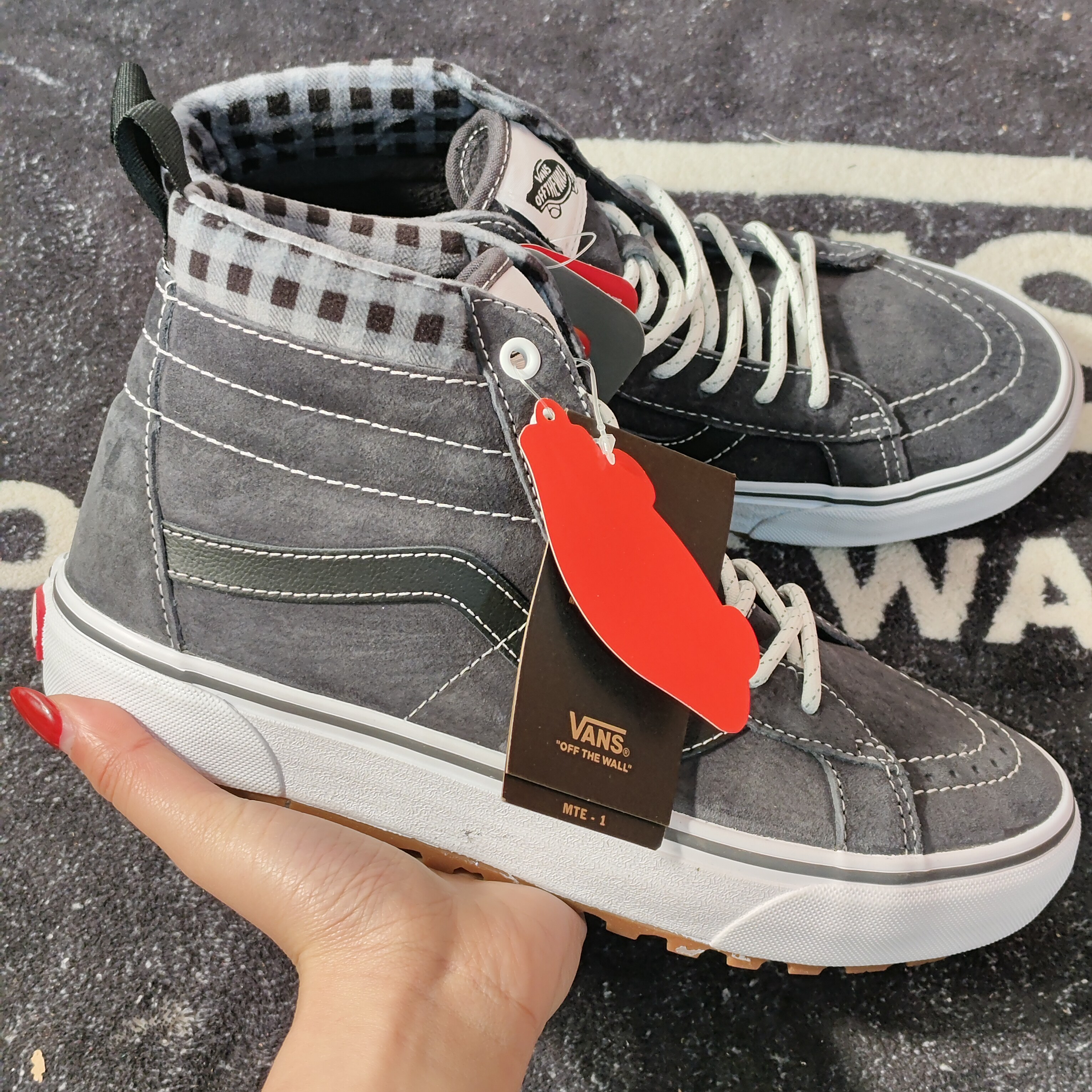 Vans Sk8-Hi MTE-1 灰色格子加绒高帮 VN0A5HZYGYW