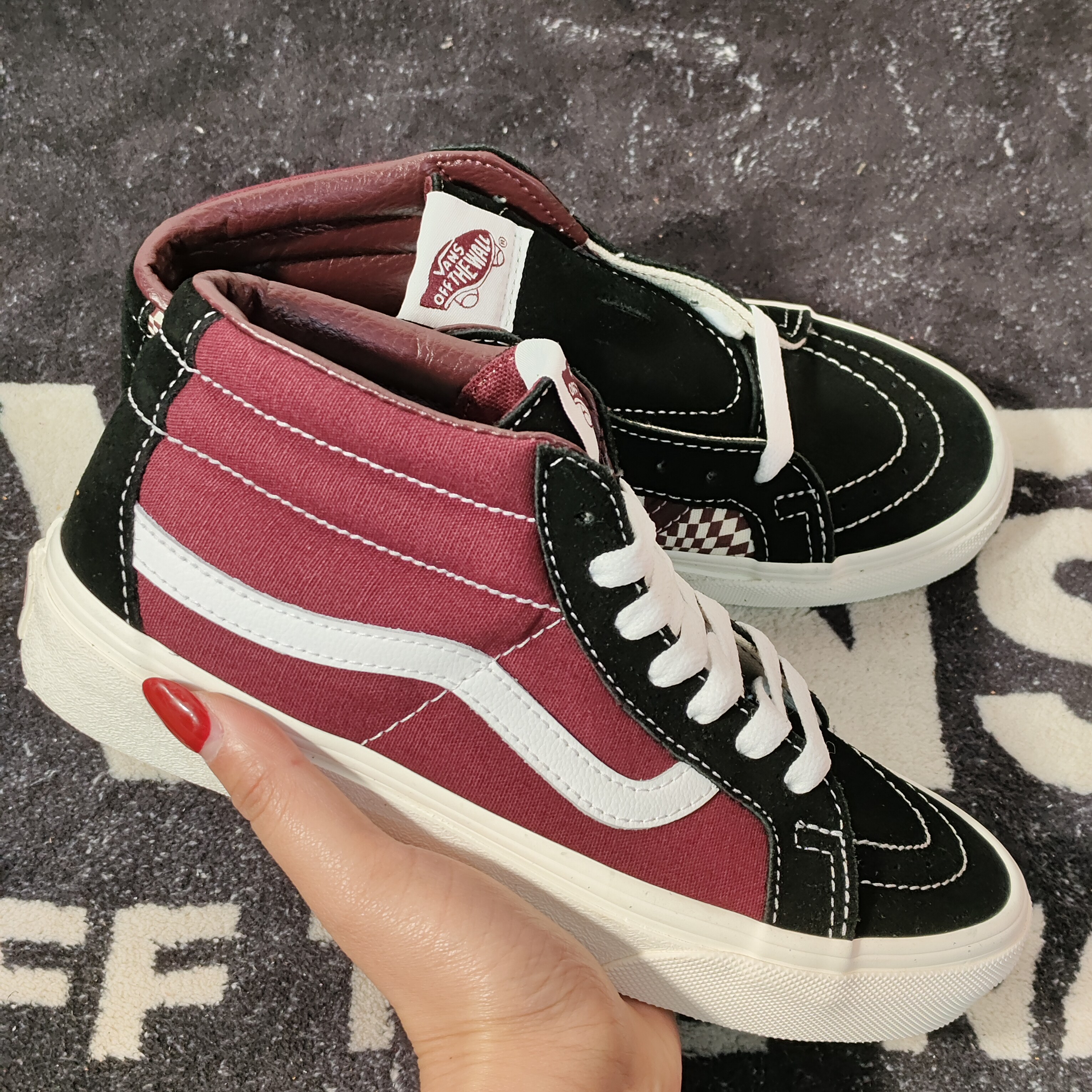 Vans Sk8-Hi酒红黑拼色高帮帆布鞋 男女复古滑板鞋 VN0A391FTEW