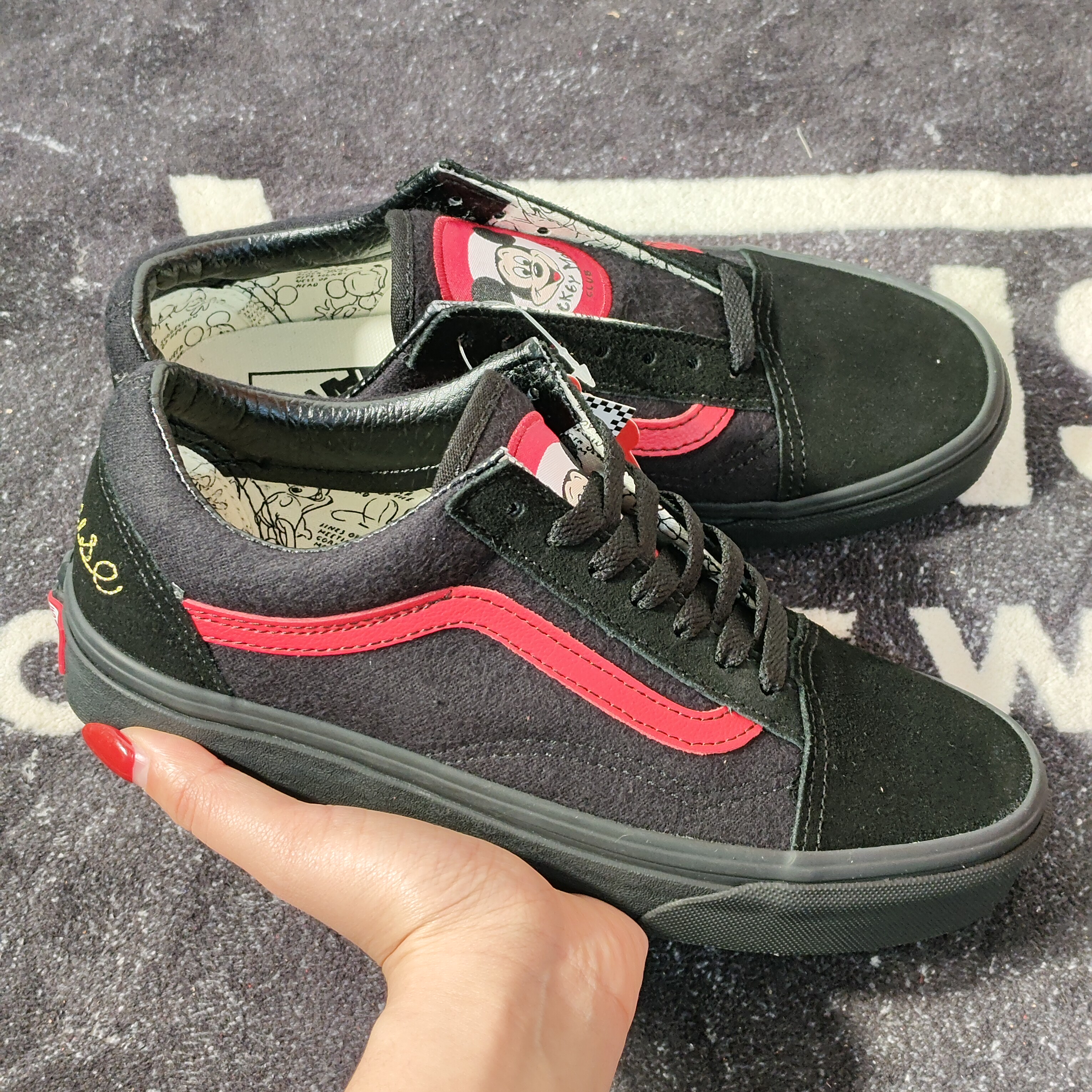 Vans Old Skool迪士尼联名黑红低帮板鞋 VN0A38G1UNB