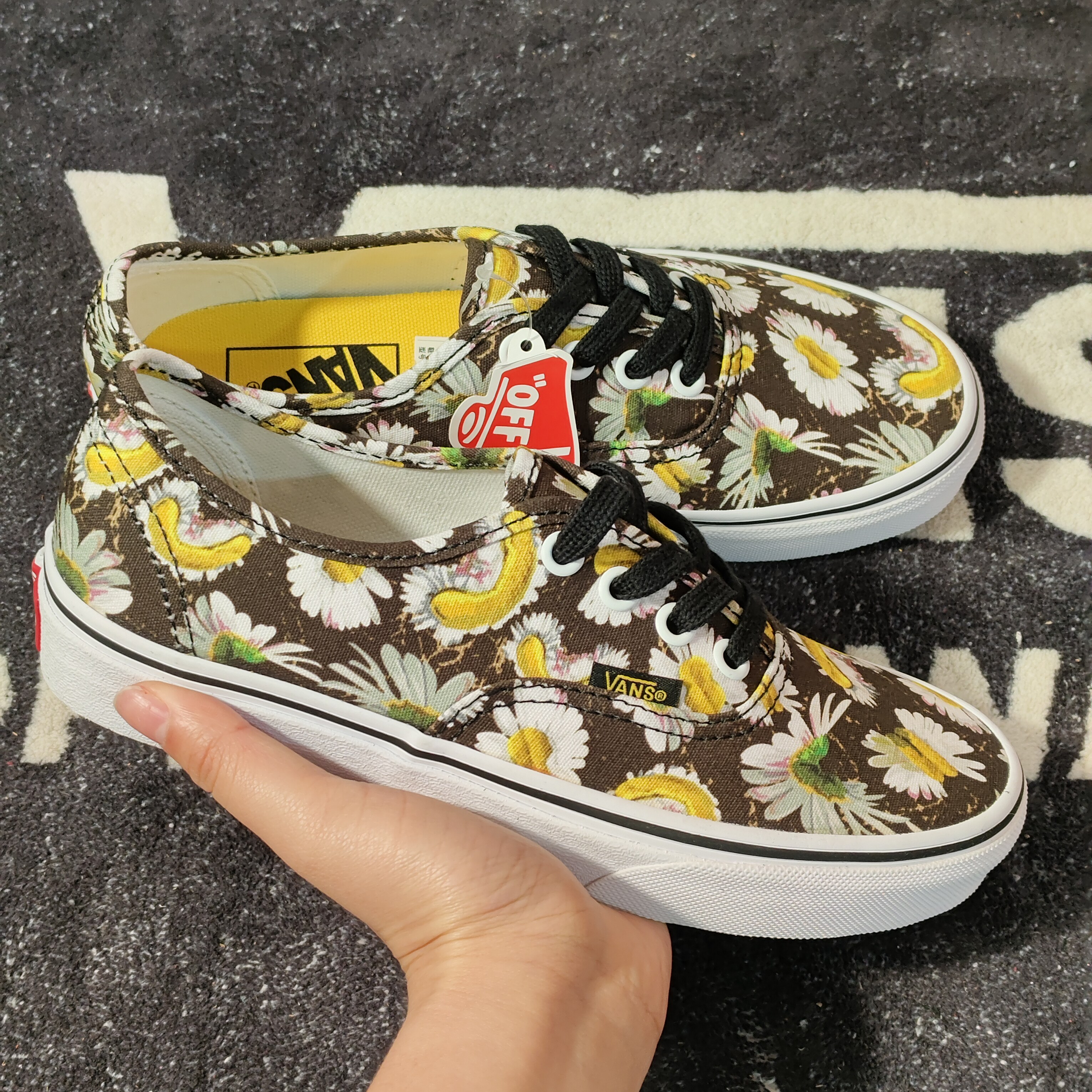 Vans Authentic雏菊印花低帮休闲帆布鞋 VN0A5HZS9FV