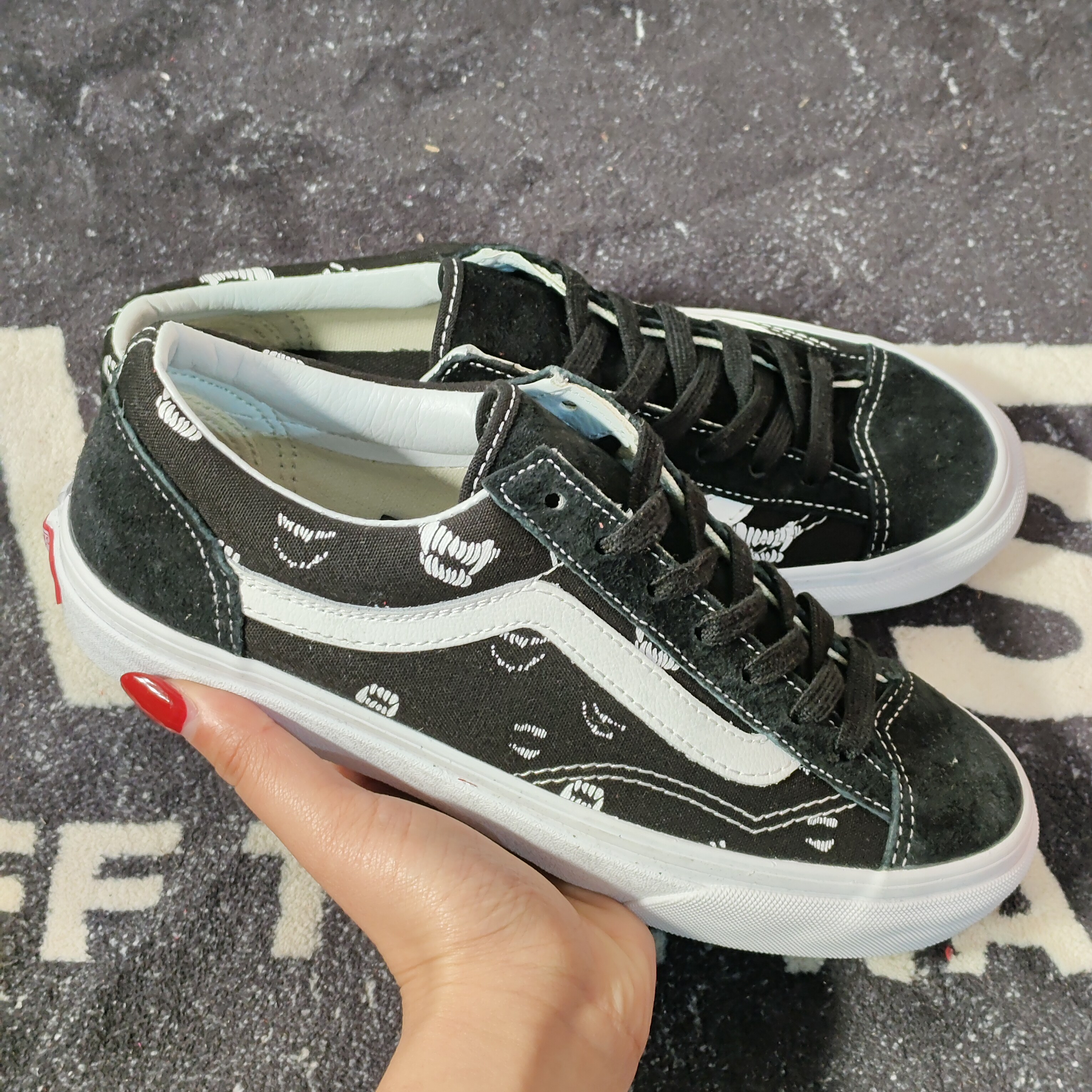 Vans Old Skool VN0A3DZ3PYF黑底笑脸印花低帮男女休闲滑板鞋