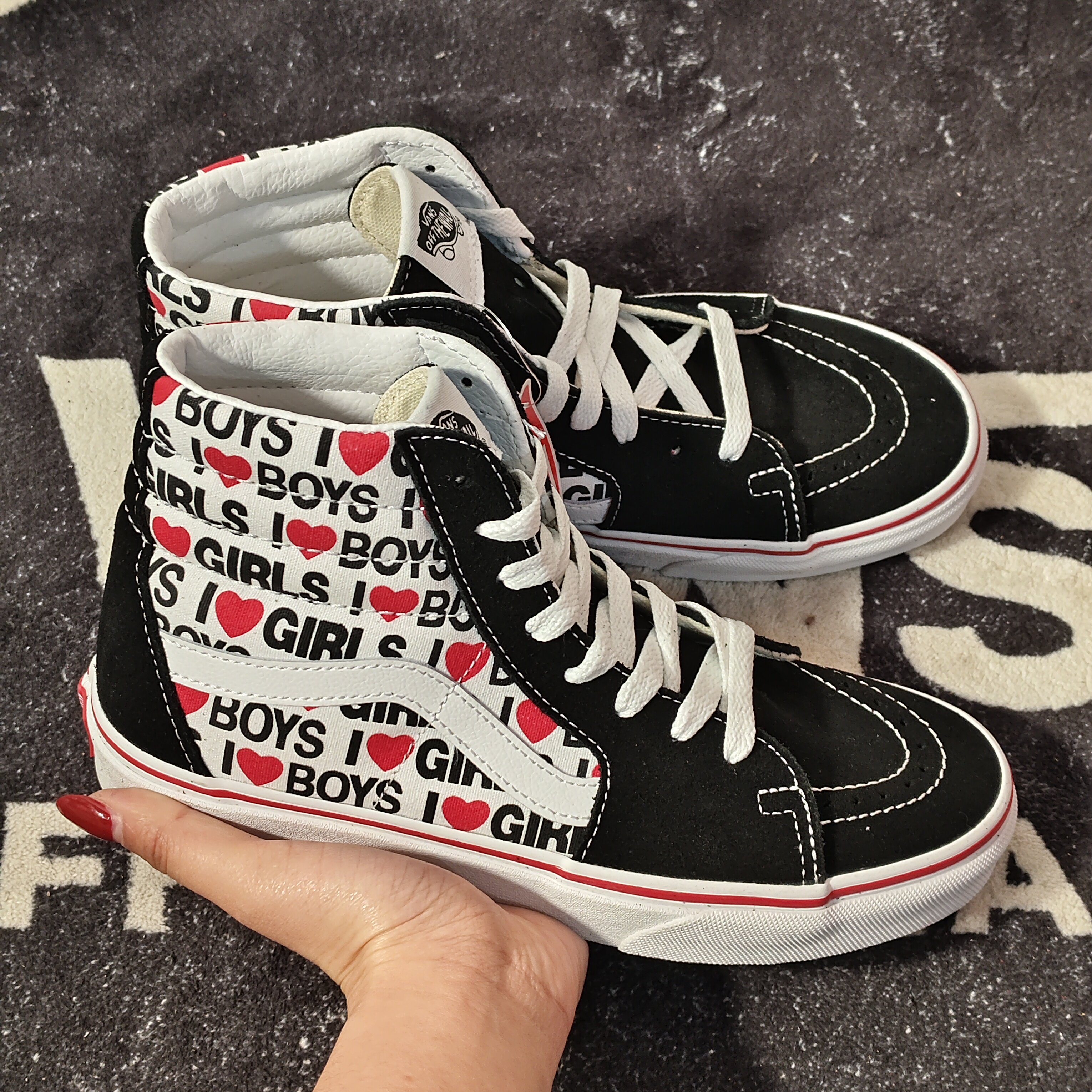 Vans Sk8-Hi 情人节限定爱心字母高帮板鞋 VN0A4U3CWKU 情侣款