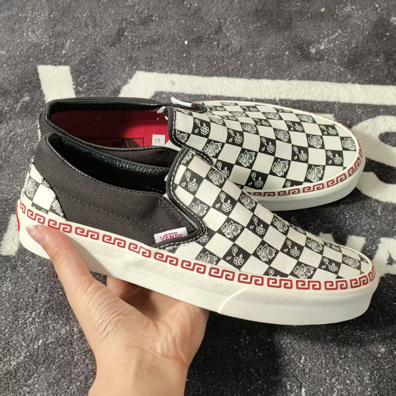 Vans Slip-On棋盘格腰果花国潮回纹一脚蹬懒人滑板鞋VN0A5JLXBMA