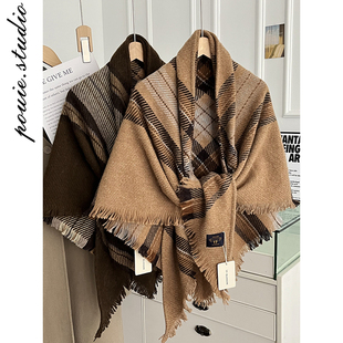 日系拼色格纹大三角巾女冬季2025新款时髦百搭加厚保暖防寒披肩潮