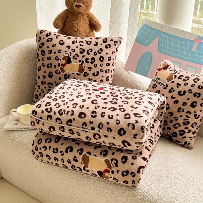 抱枕被子两用牛奶绒冬季加厚午睡枕头二合一汽车载内靠枕办公室